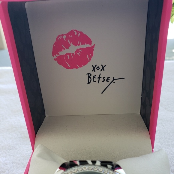 Betsey Johnson Summertime secrets floral watch - Picture 6 of 8